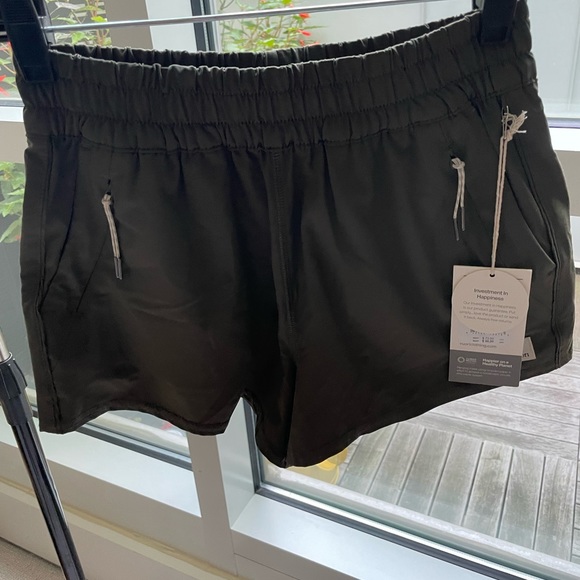 Vuori Dash Shorts NWT - Picture 2 of 7